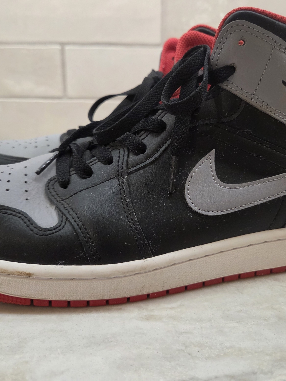Nike Men’s High-Top Sneakers Black Gray Red - Picture 2 of 5